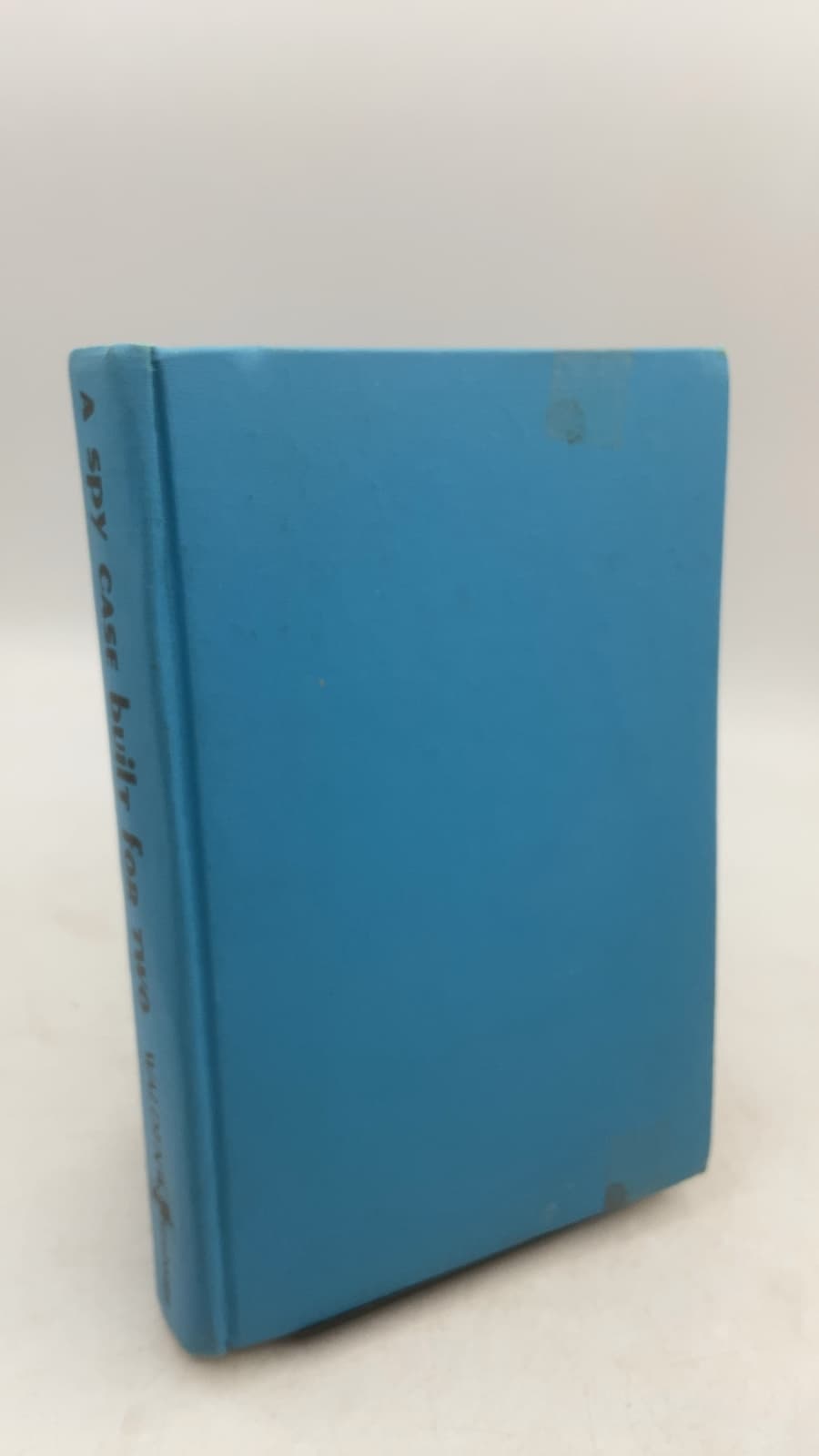 A Spy Case Built for Two by Amelia Elizabeth Walden - front cover