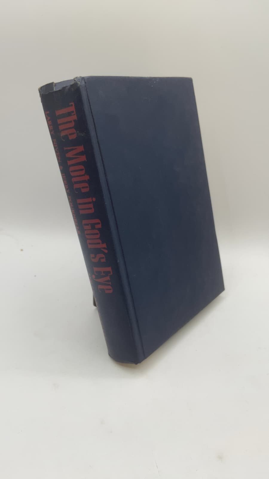 The Mote in God's Eye by Larry Niven and Jerry Pournelle - front cover