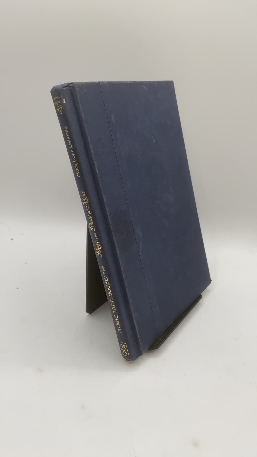 Dogs in the Dead of Night by Mary Pope Osborne - front cover