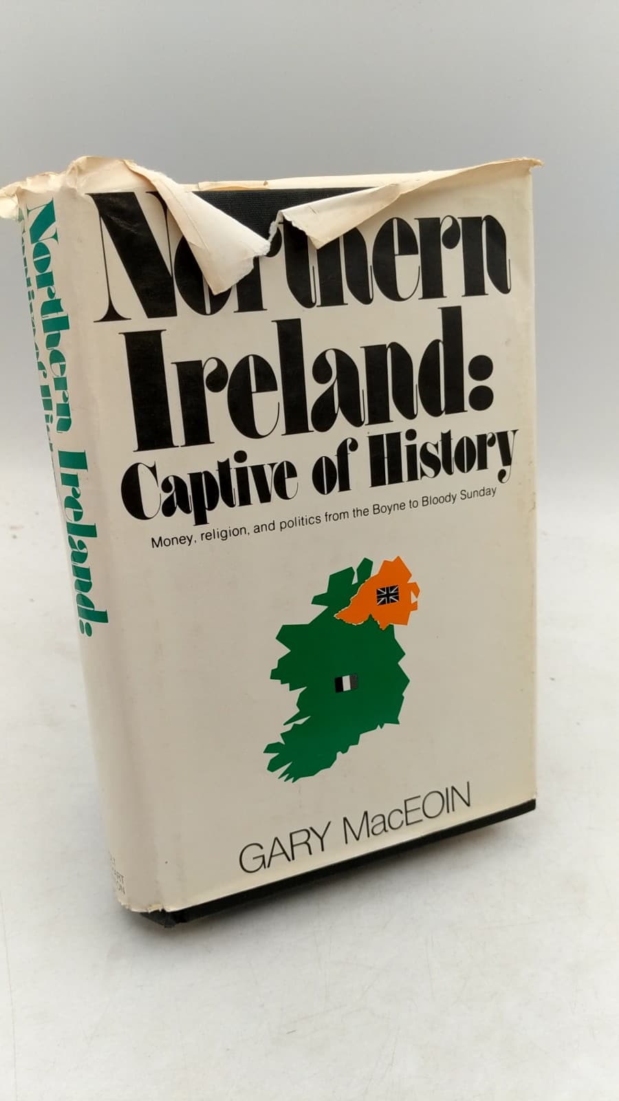 Northern Ireland: Captive of History by Gary MacEoin - front cover