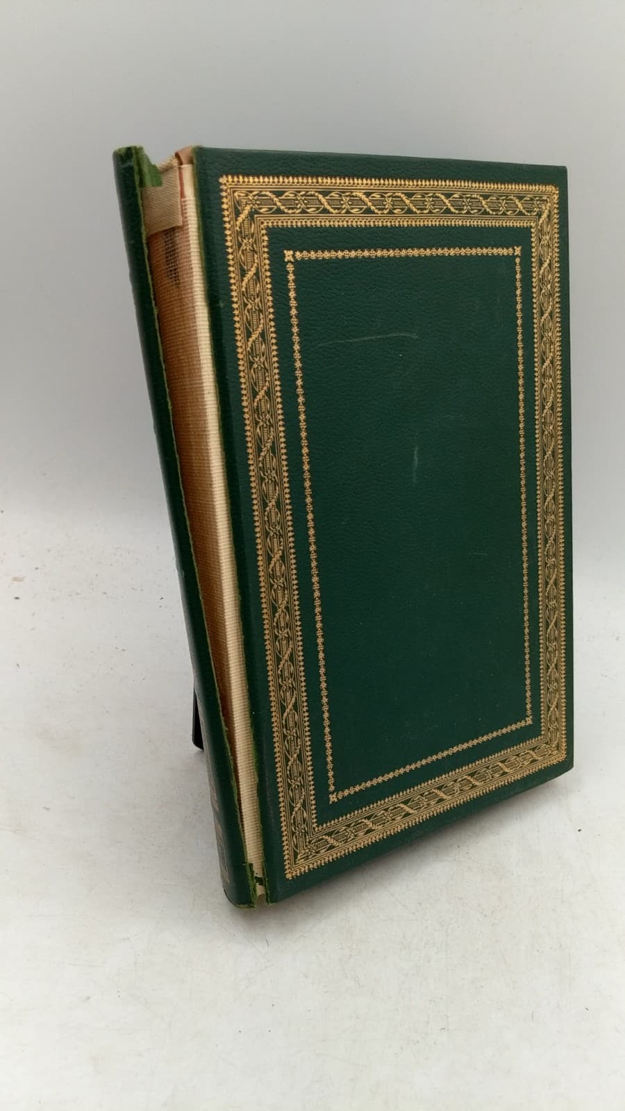 Rebecca by Daphne du Maurier - front cover
