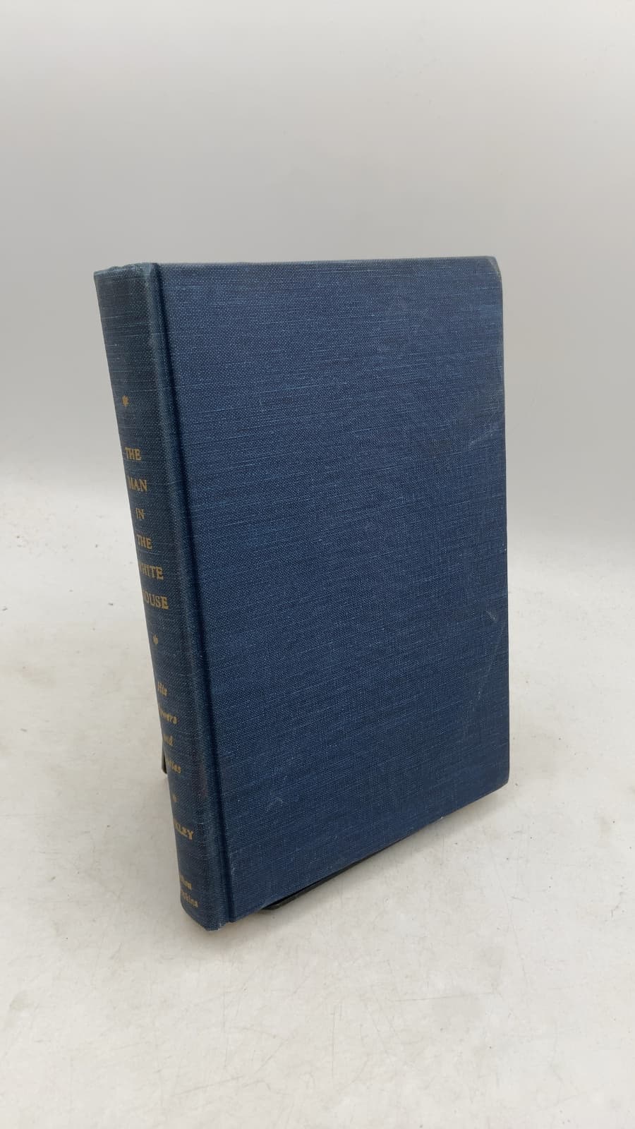 The Man in the White House: His Powers and Duties by Wilfred E. Binkley - front cover