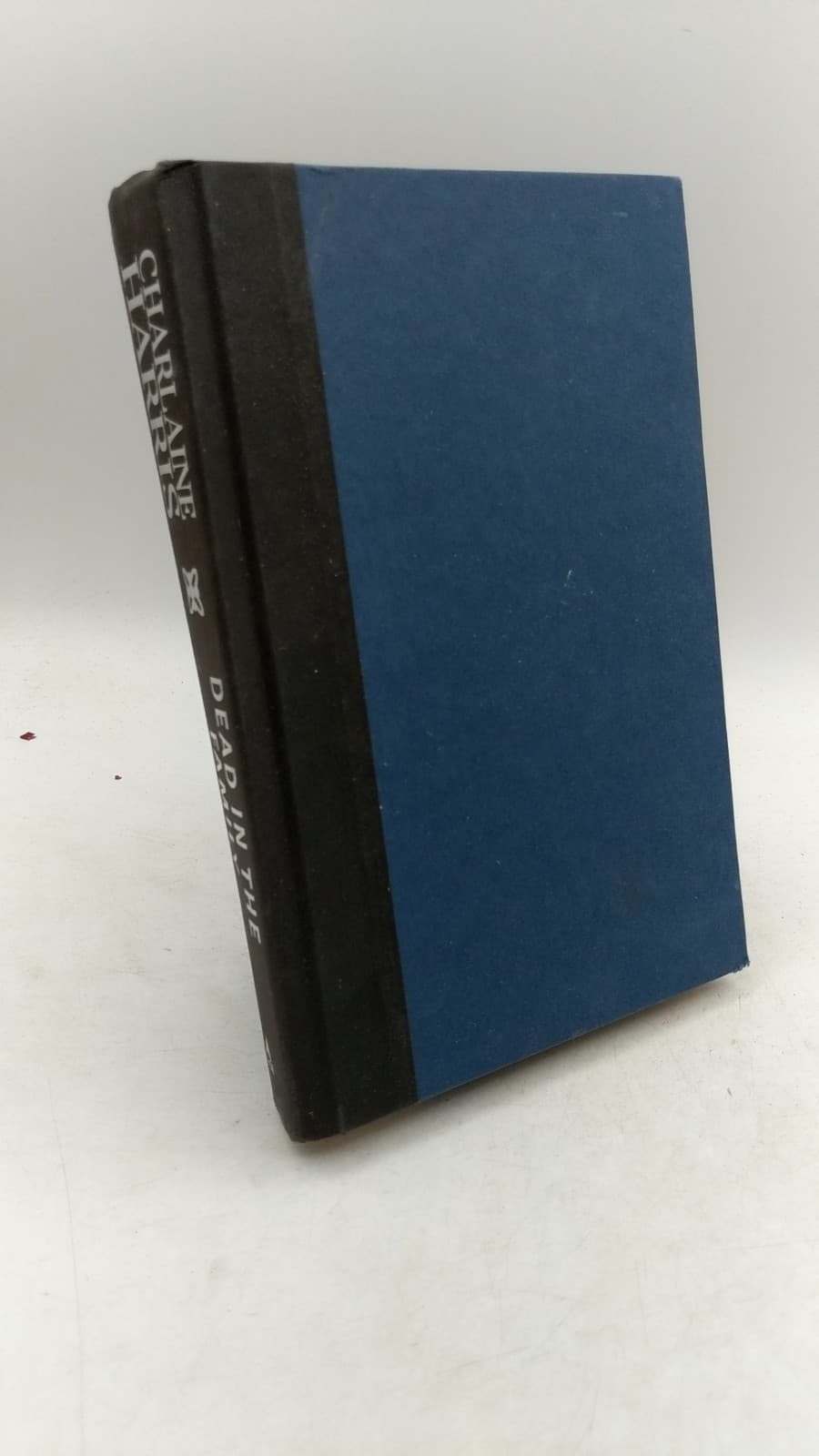Dead in the Family by Charlaine Harris - front cover