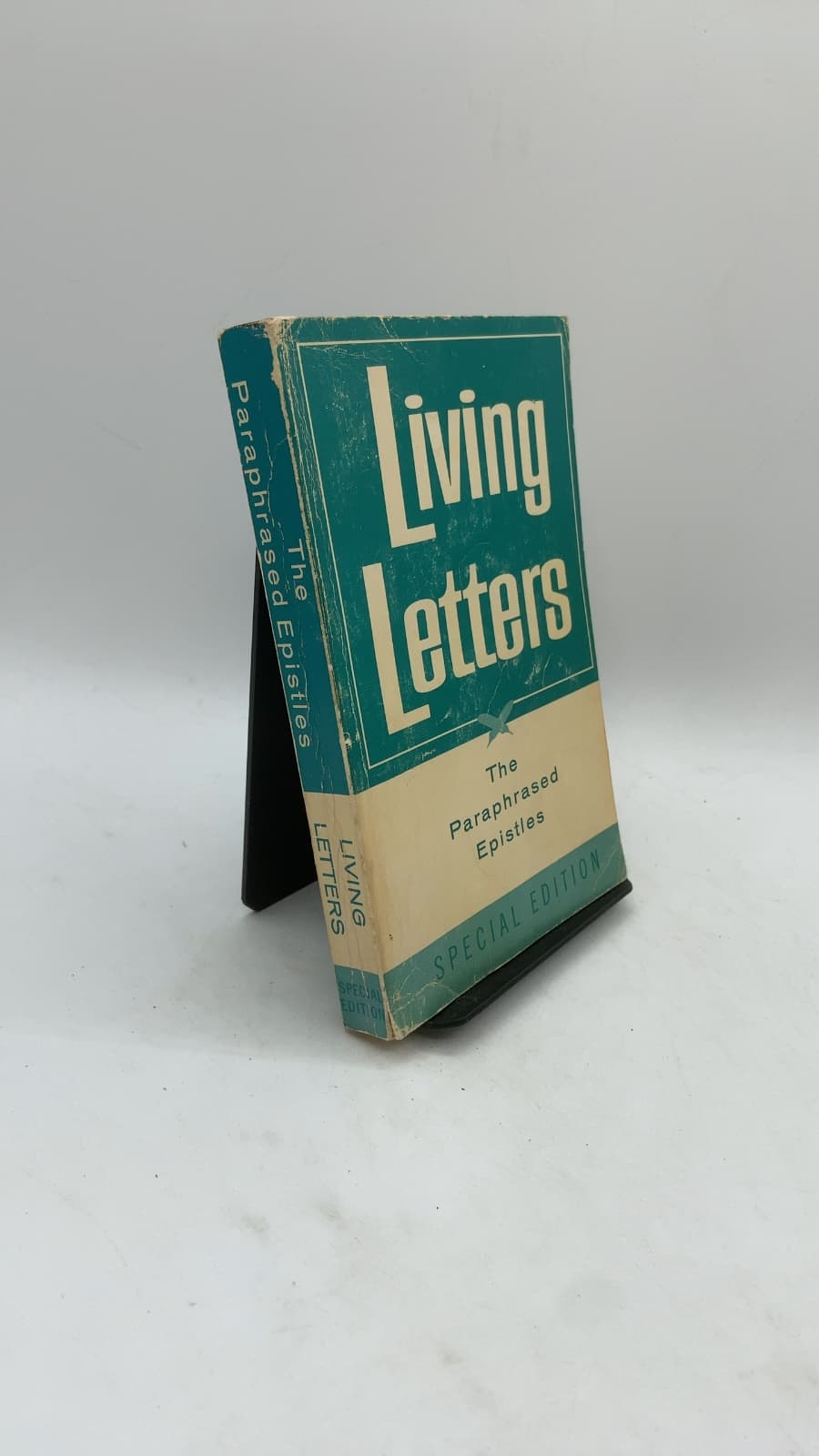 Living Letters: The Paraphrased Epistles by Kenneth N. Taylor - front cover