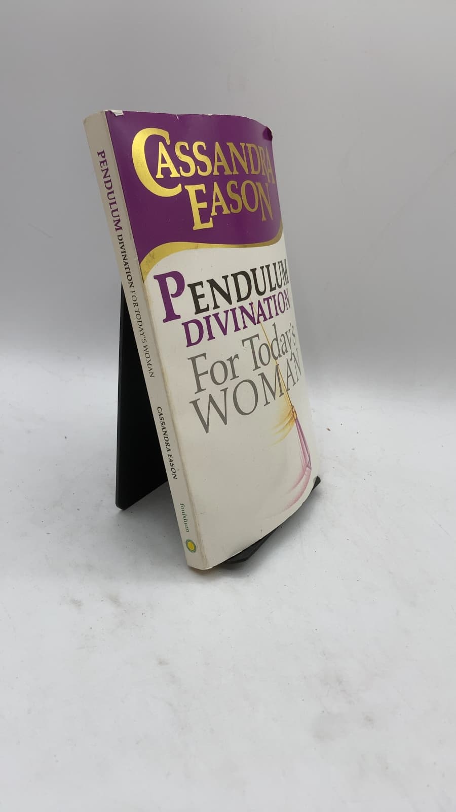 Pendulum Divination for Today's Woman by Cassandra Eason - front cover