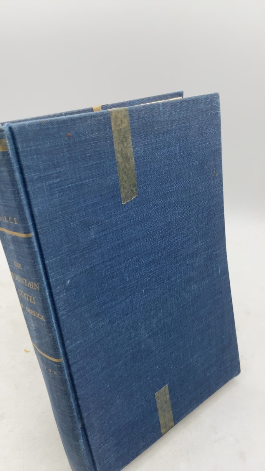 The Mountain States of America: People, Politics, and Power in the Eight Rocky Mountain States by Neal R. Peirce - front cover
