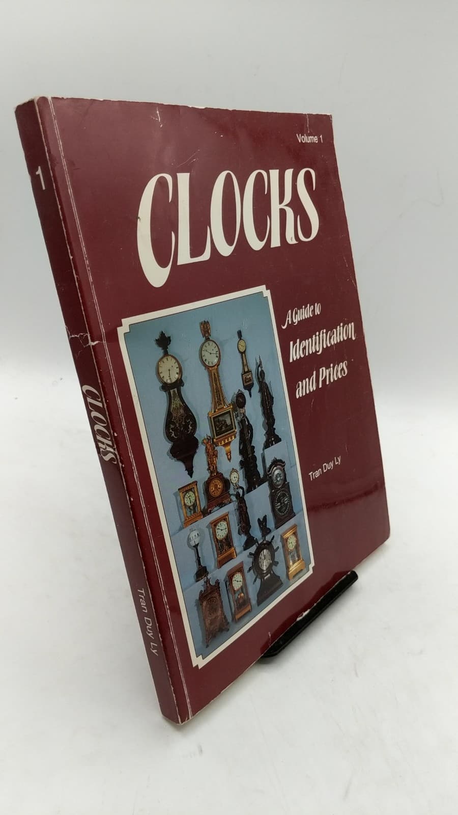 Clocks: A Guide to Identification and Prices, Volume 1 by Tran Duy Ly - front cover