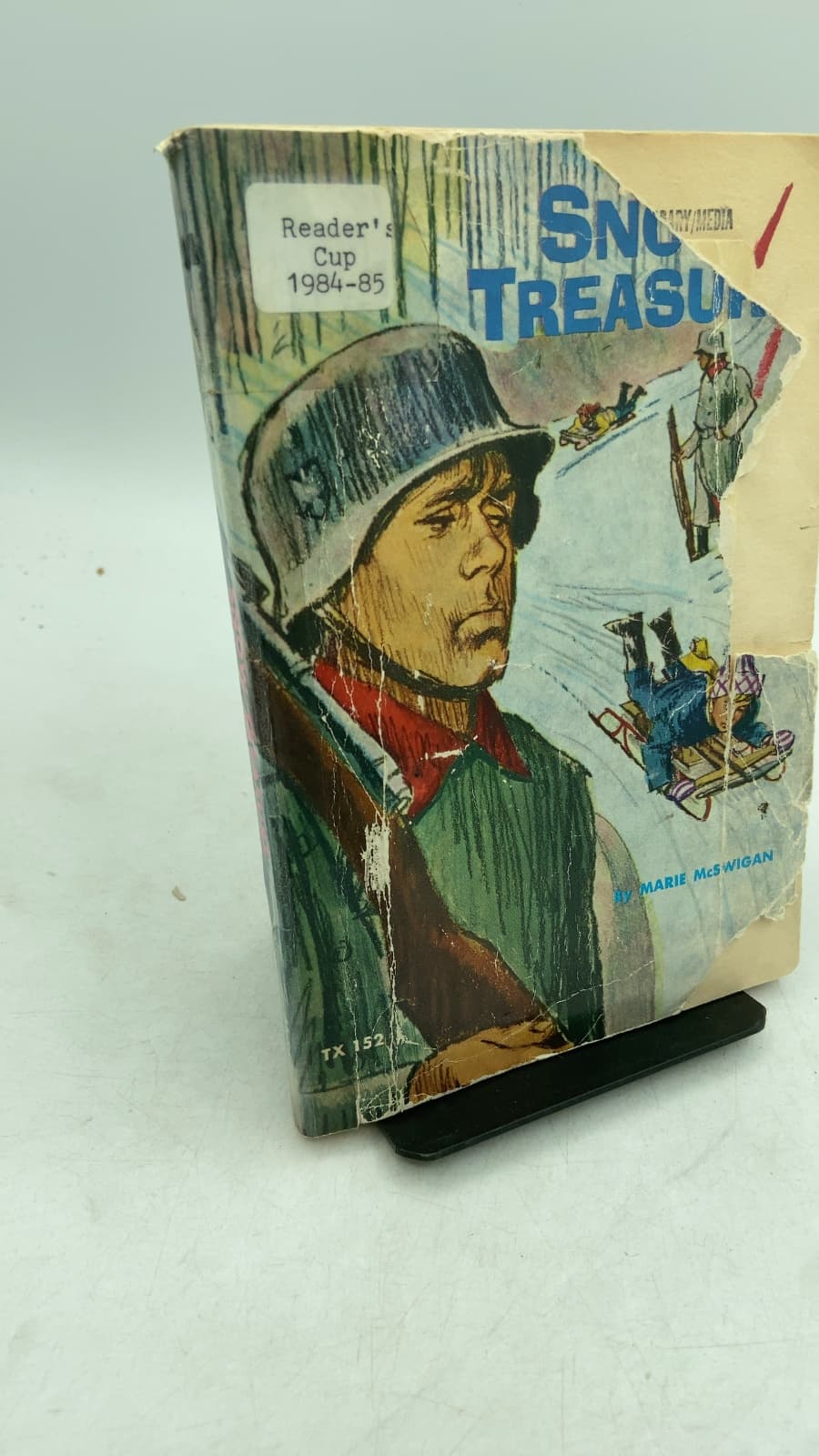 Snow Treasure (The Rescue of the Hidden Gold) by Marie McSwigan - front cover
