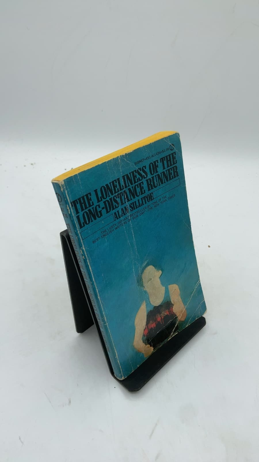 THE Loneliness OF THE Long-Distance Runner by Alan Sillitoe - front cover