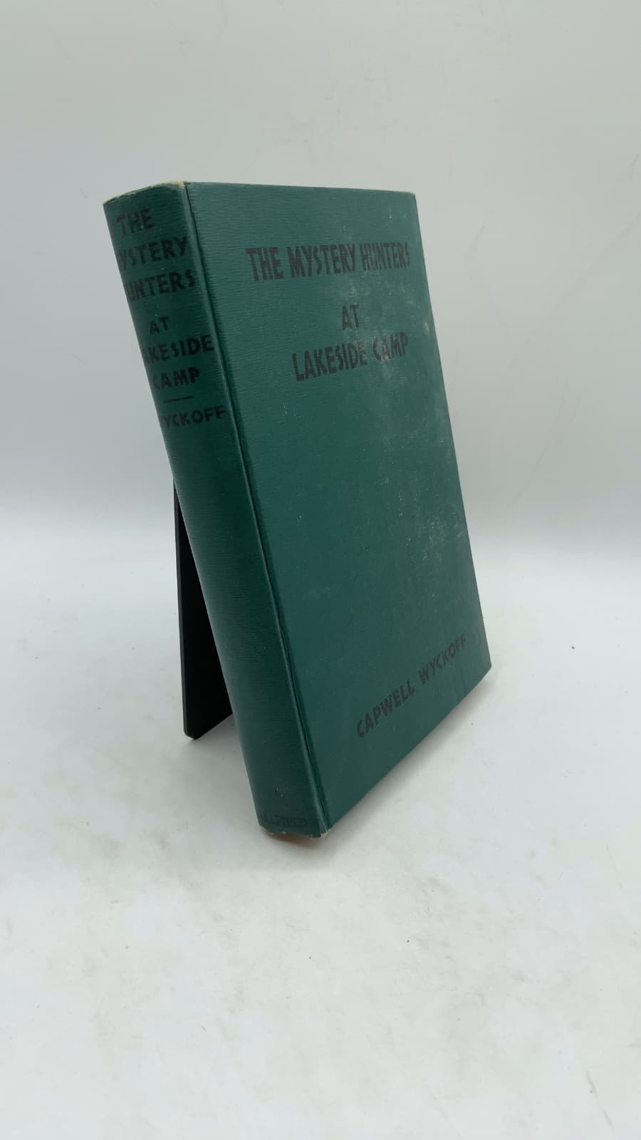 THE Mystery Hunters AT Lakeside Camp by Capwell Wyckoff - front cover