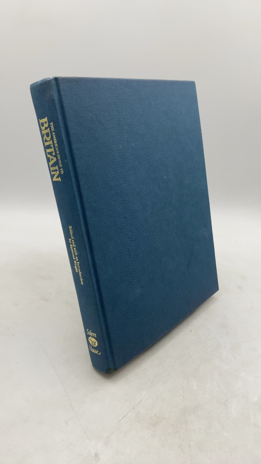 THE American Guide TO Britain by Edited and with an Introduction by Esmond Wright - front cover