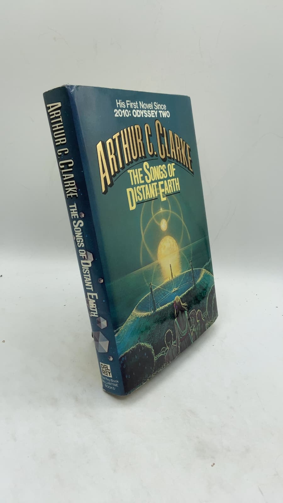 The Songs of Distant Earth