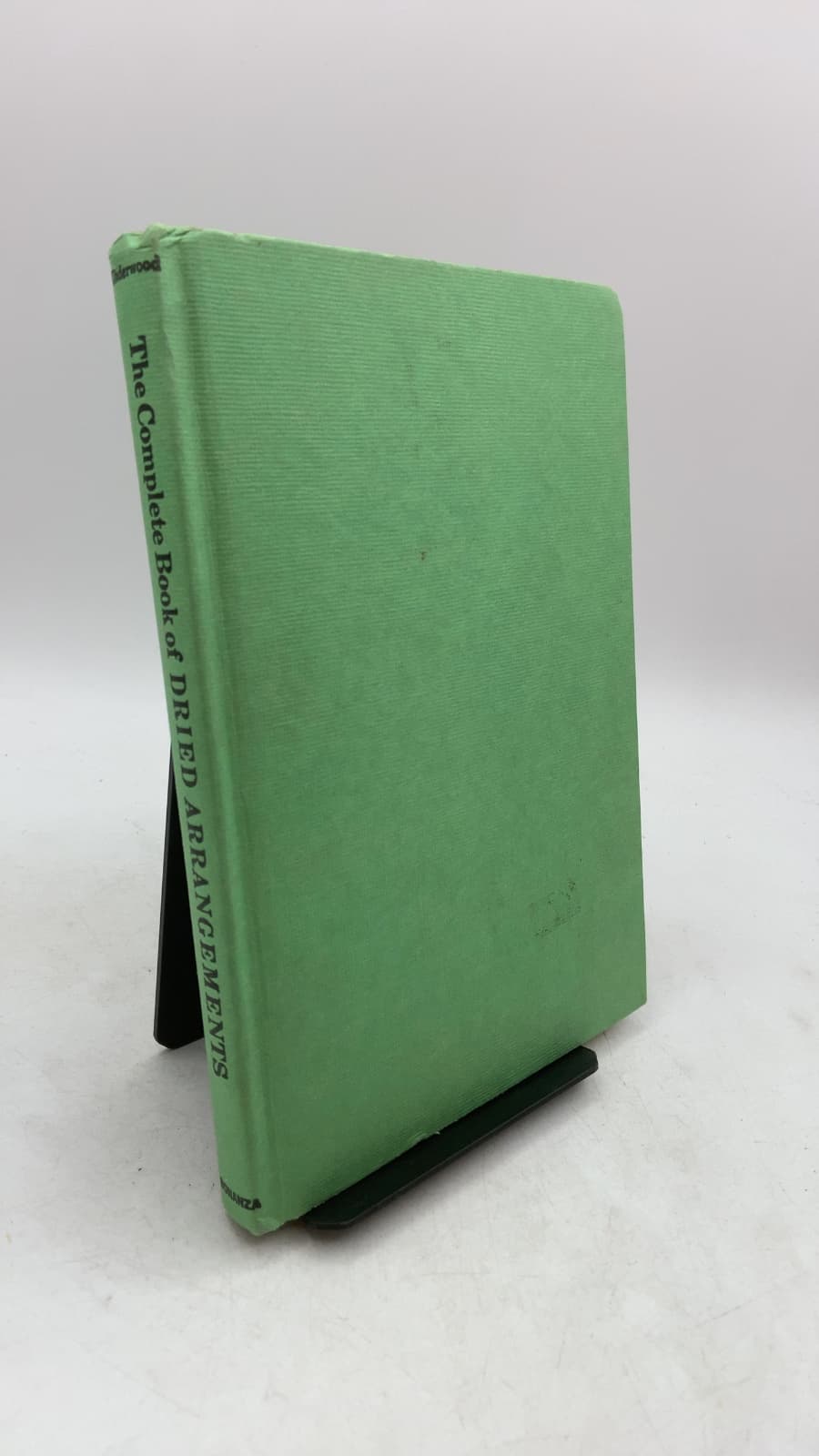 The Complete Book of Dried Arrangements by Raye Miller Underwood - front cover