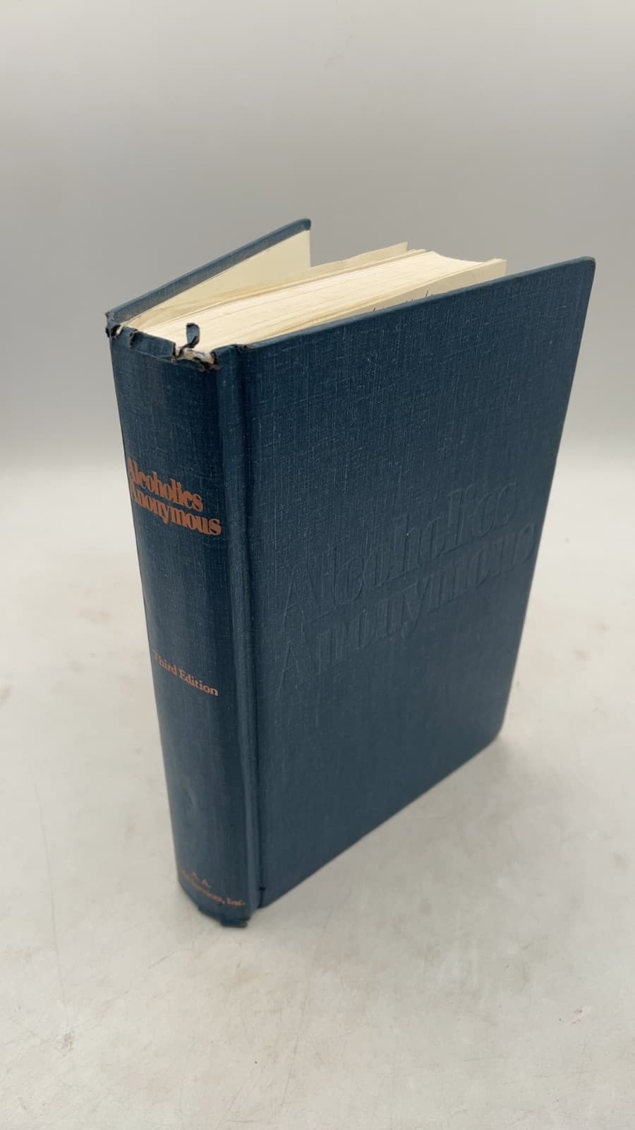 Alcoholics Anonymous: The Story of How Many Thousands of Men and Women Have Recovered from Alcoholism - front cover