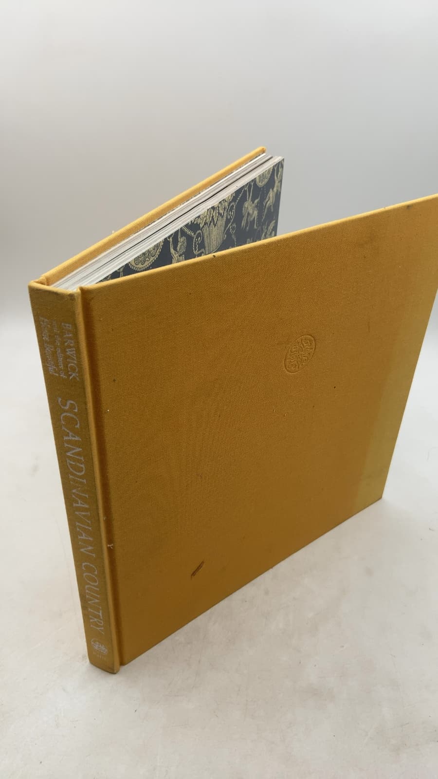 Scandinavian Country by JoAnn Barwick and the editors of House Beautiful - front cover