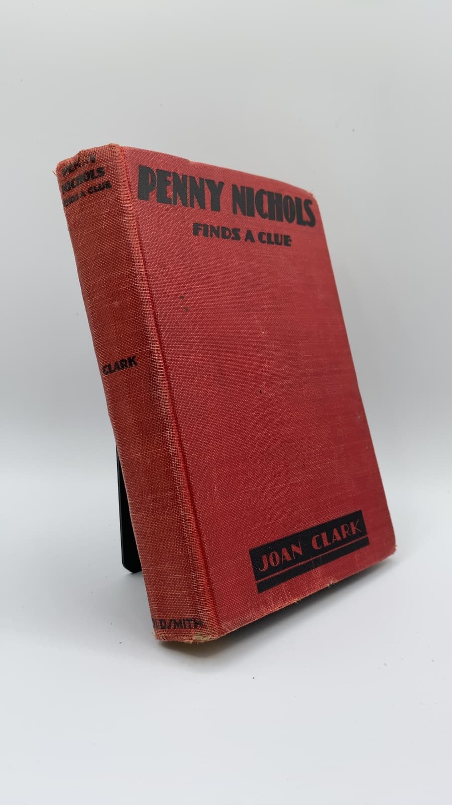 Penny Nichols Finds a Clue by Joan Clark - front cover