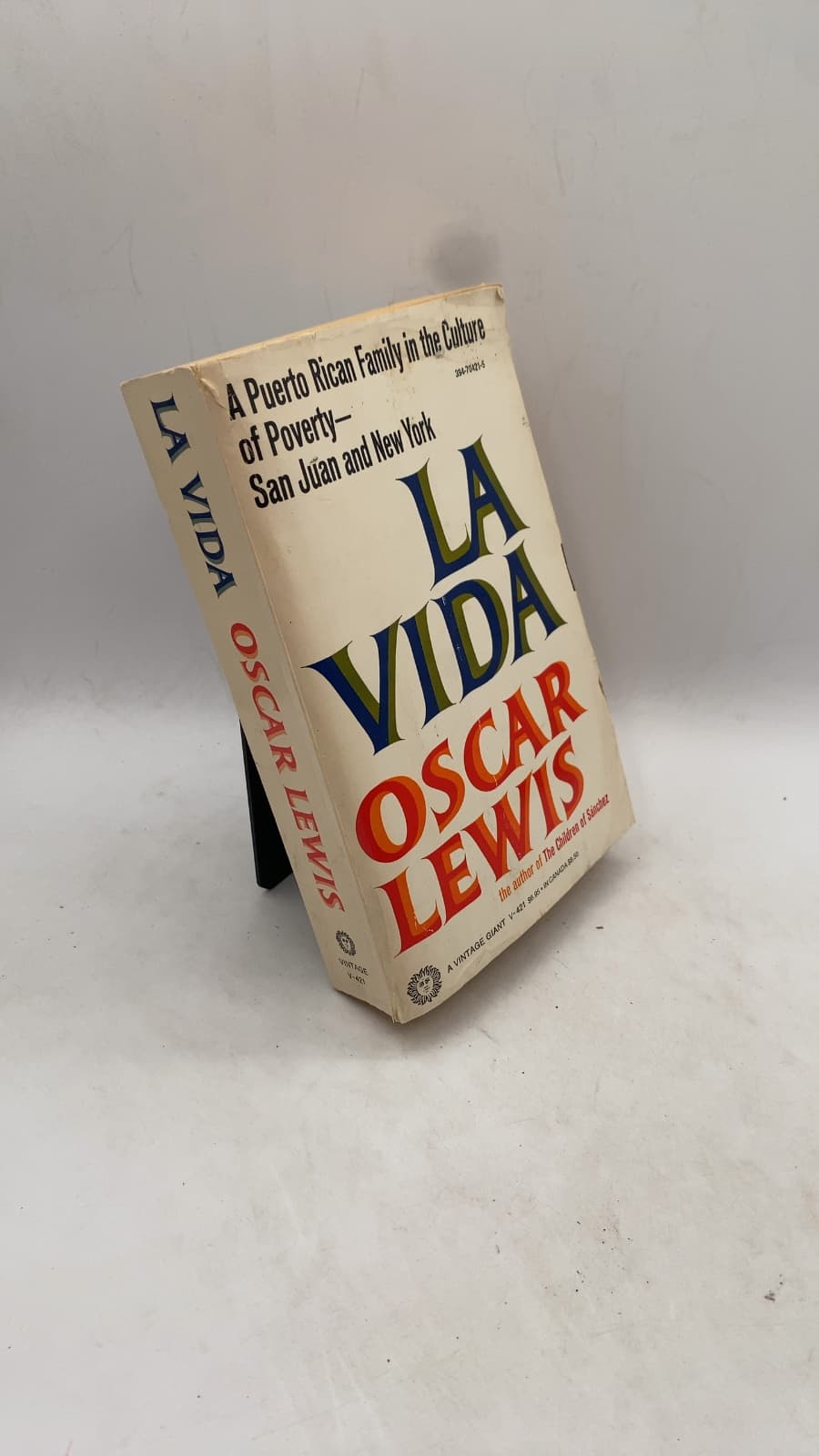 La Vida: A Puerto Rican Family in the Culture of Poverty—San Juan and New York by Oscar Lewis - front cover