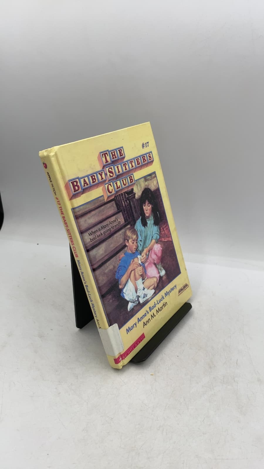 Mary Anne's Bad-Luck Mystery (The Baby-Sitters Club #17) by Ann M. Martin - front cover
