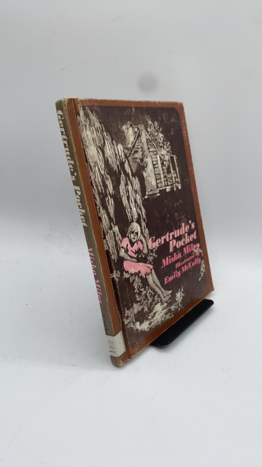 Gertrude's Pocket by Miska Miles - front cover