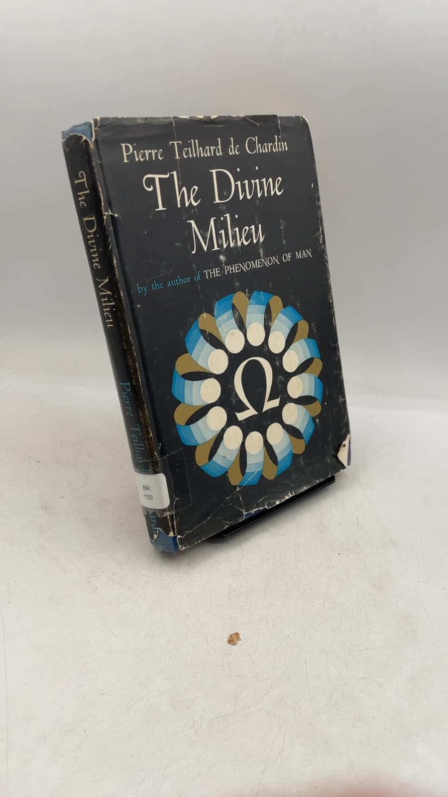 The Divine Milieu: An Essay on the Interior Life by Pierre Teilhard de Chardin - front cover