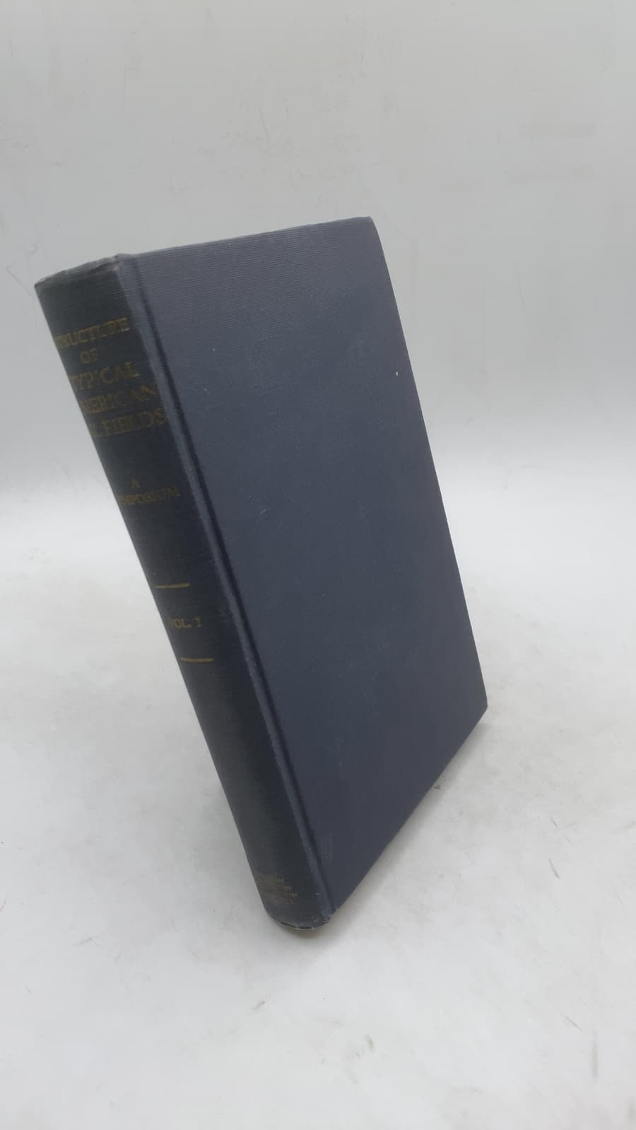 Structure of Typical American Oil Fields: A Symposium on the Relation of Oil Accumulation to Structure, Volume I by The American Association of Petroleum Geologists - front cover
