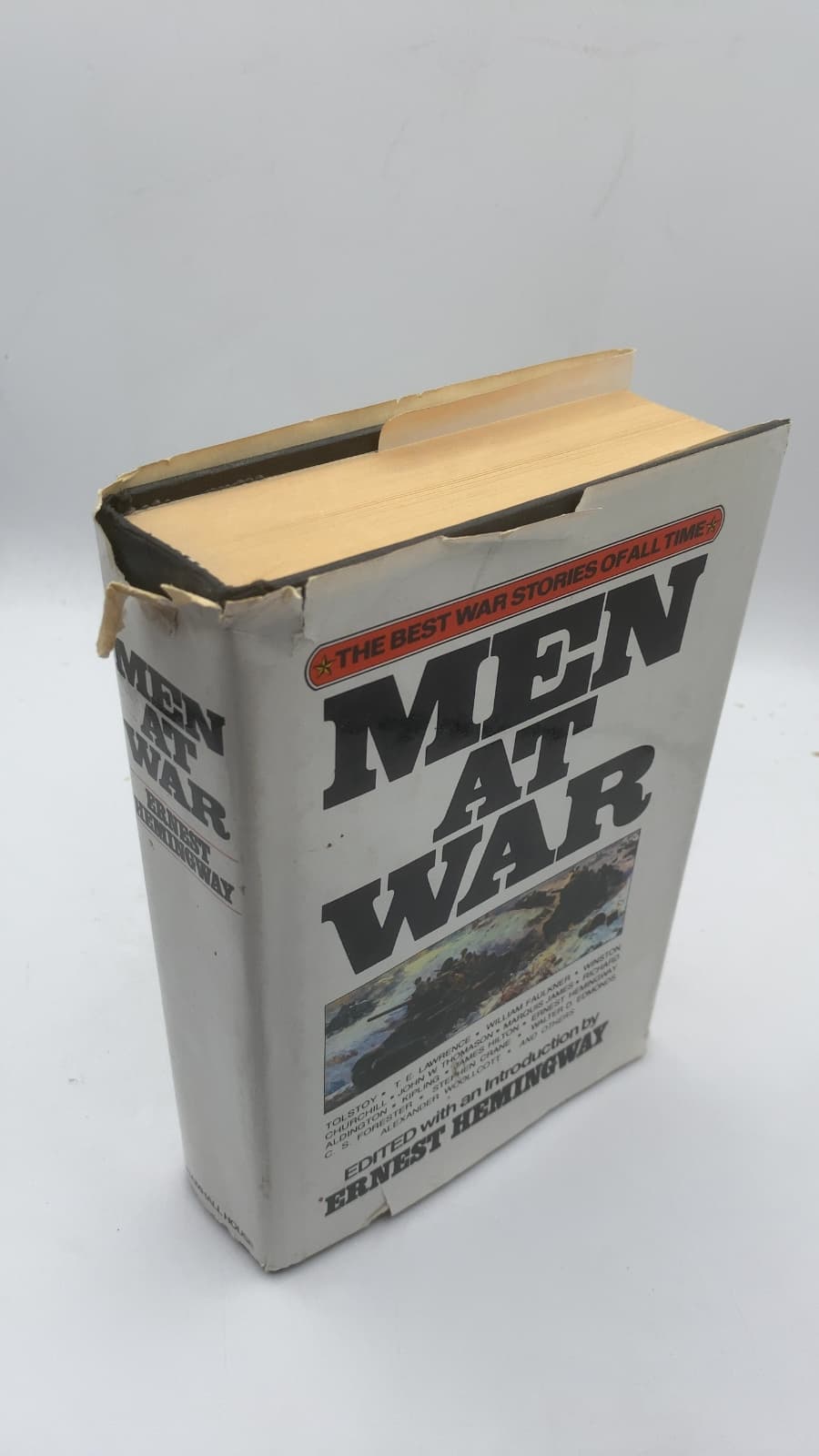 Men at War: The Best War Stories of All Time by Edited with an Introduction by Ernest Hemingway - front cover