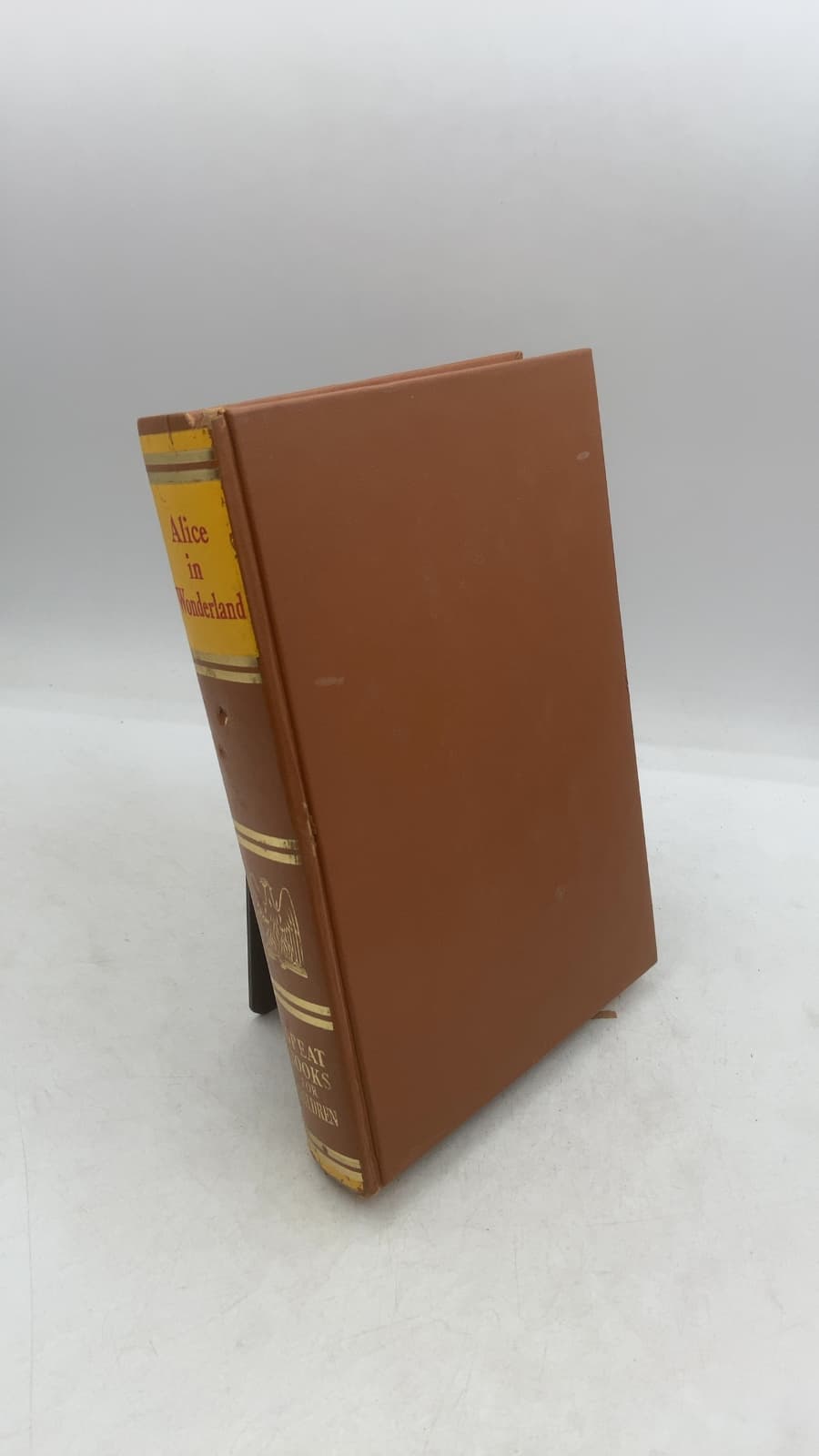 Alice in Wonderland (Comprising the two books, Alice's Adventures in Wonderland and Through the Looking-Glass)