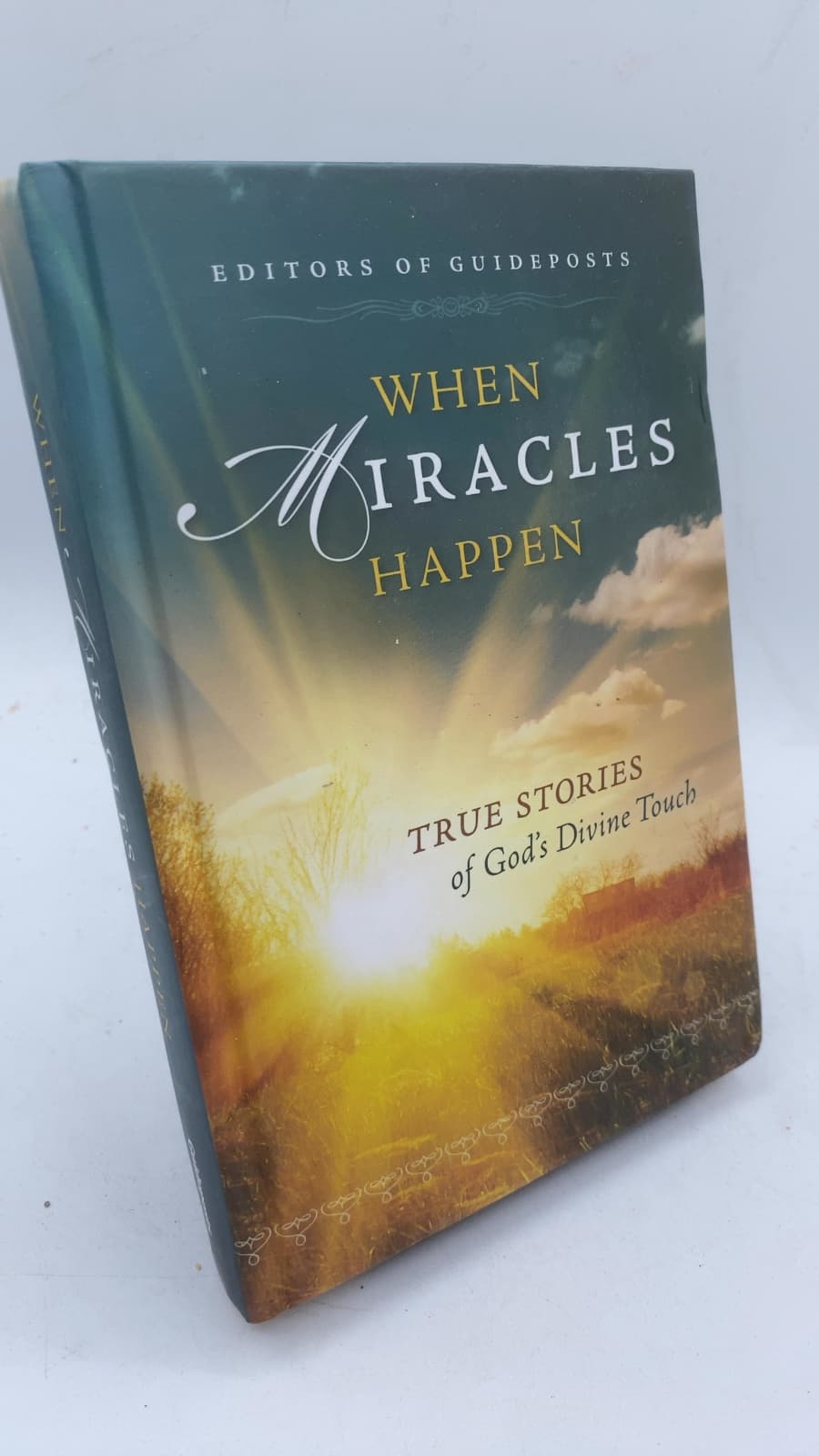 When Miracles Happen: True Stories of God's Divine Touch by Editors of Guideposts - front cover