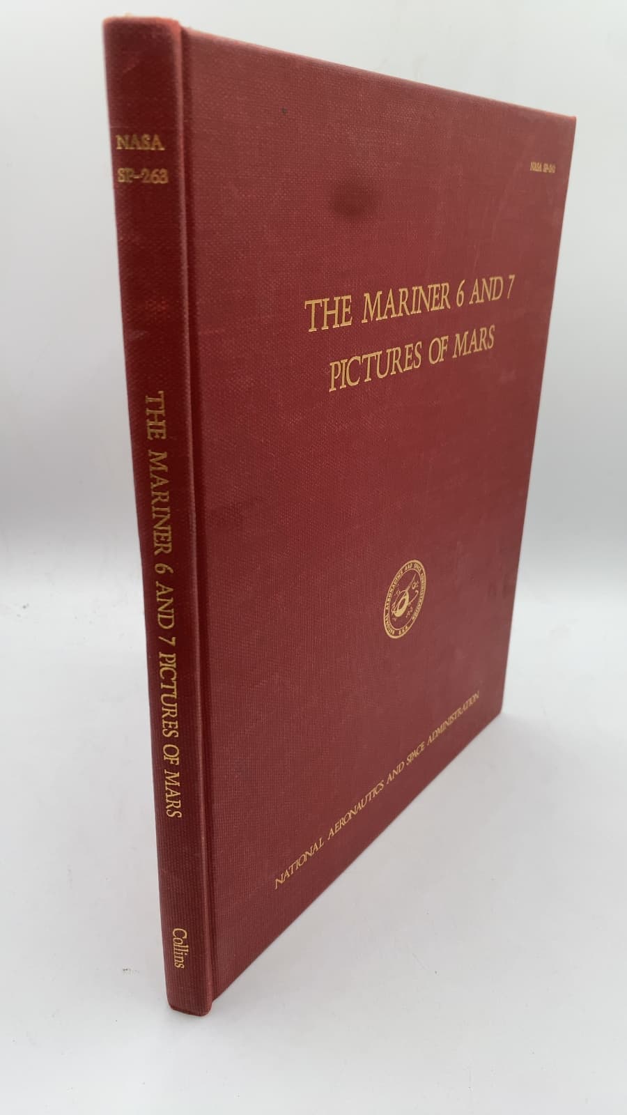 THE Mariner 6 AND 7 Pictures OF Mars by Stewart A. Collins - front cover