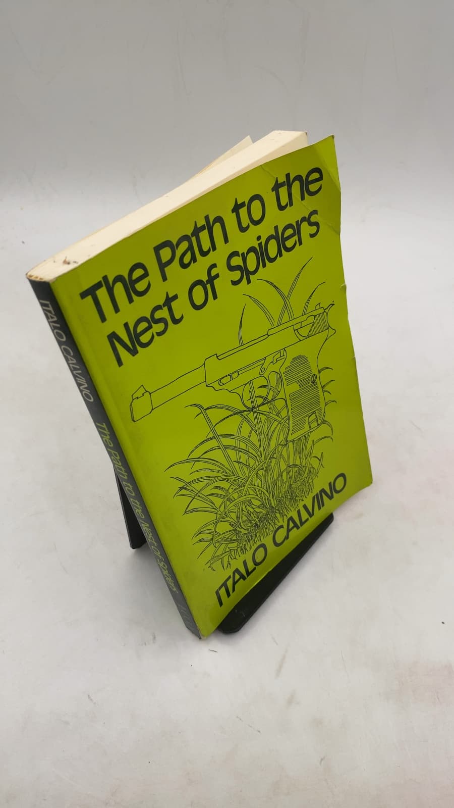 The Path to the Nest of Spiders by Italo Calvino - front cover