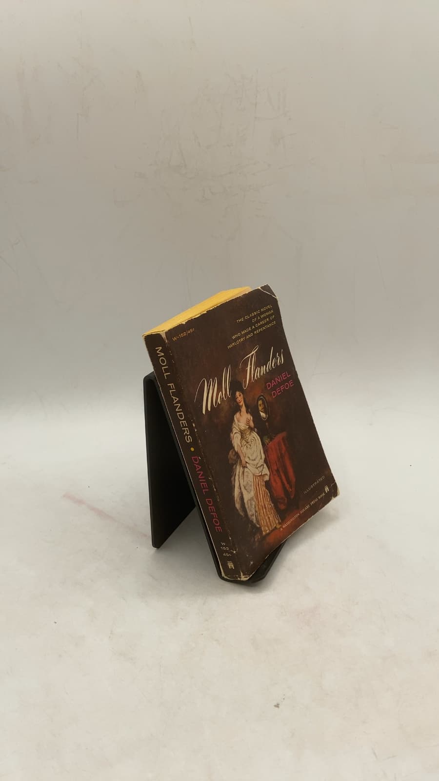 Moll Flanders by Daniel Defoe - front cover