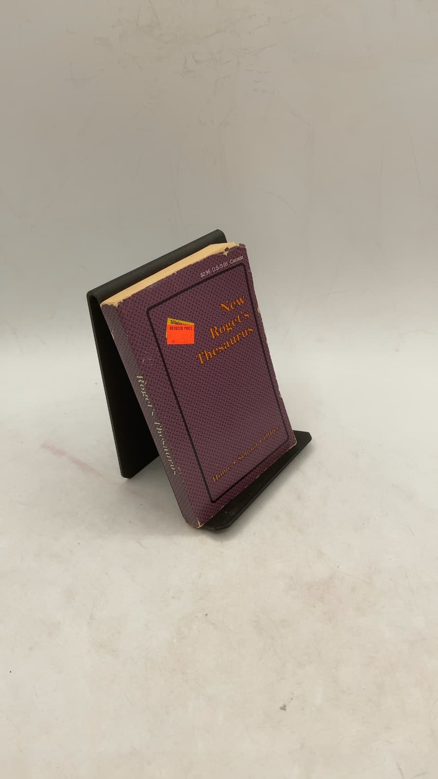 New Roget's Thesaurus - front cover