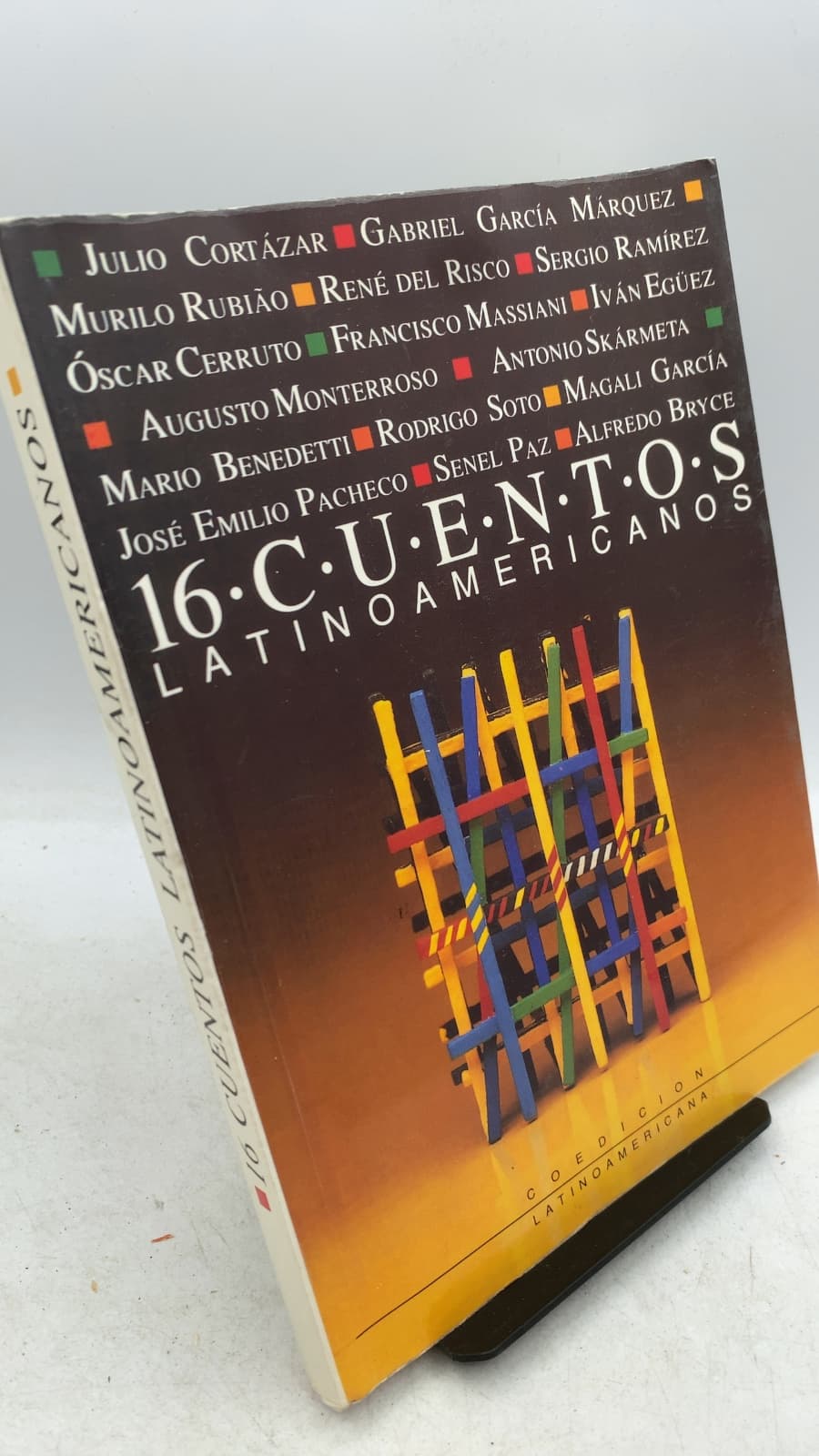 16 Cuentos Latinoamericanos: Antología para jóvenes by Julio Cortázar, Gabriel García Márquez, et al. - front cover