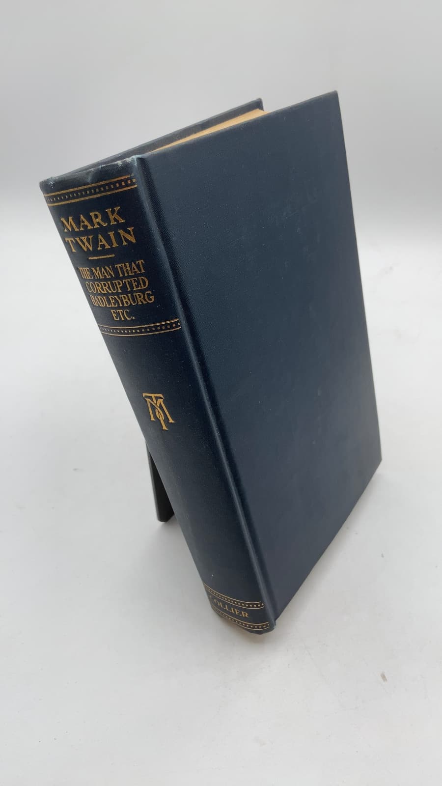 The Man That Corrupted Hadleyburg and Other Essays and Stories