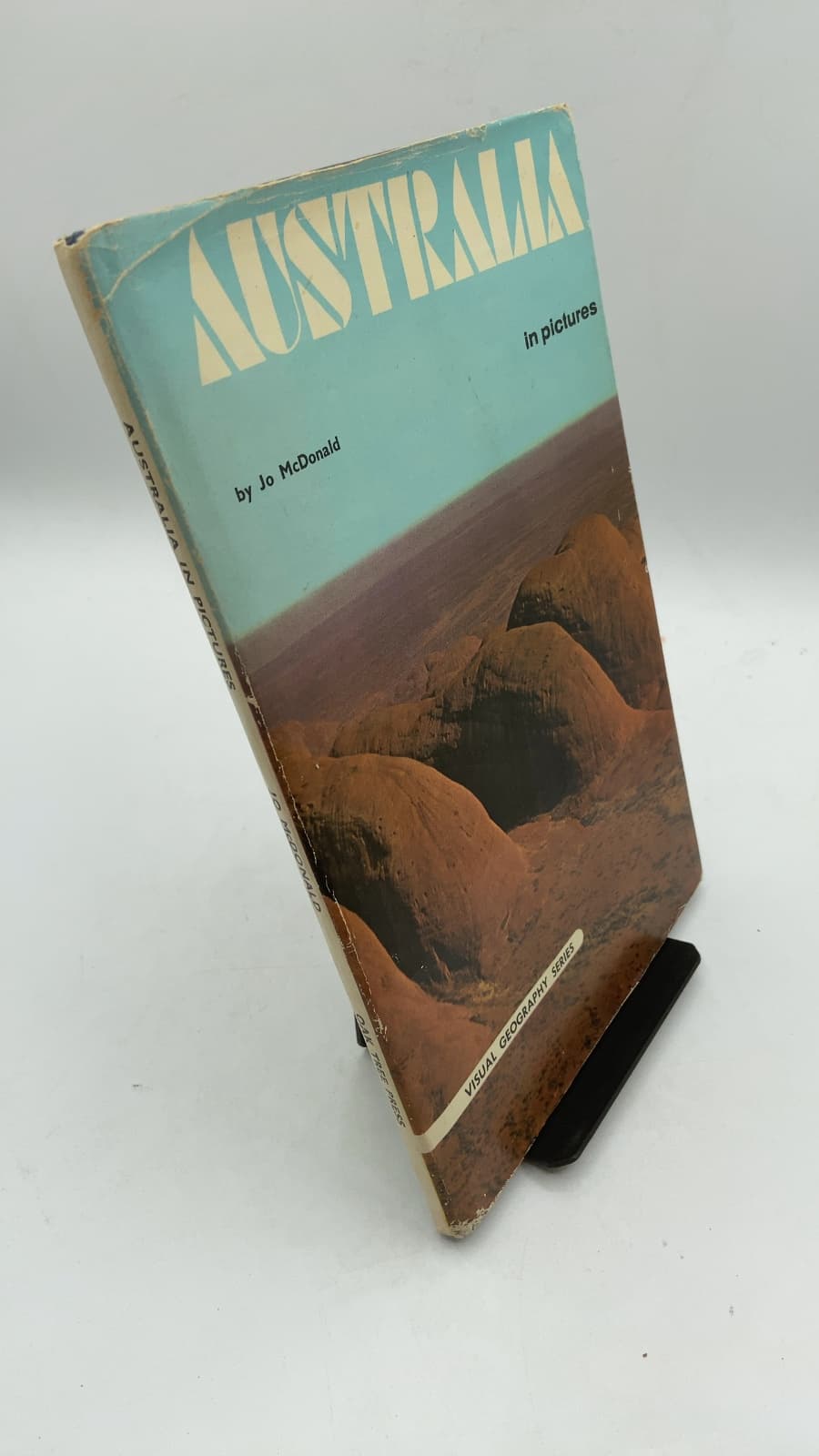 Australia in Pictures by Jo McDonald - front cover