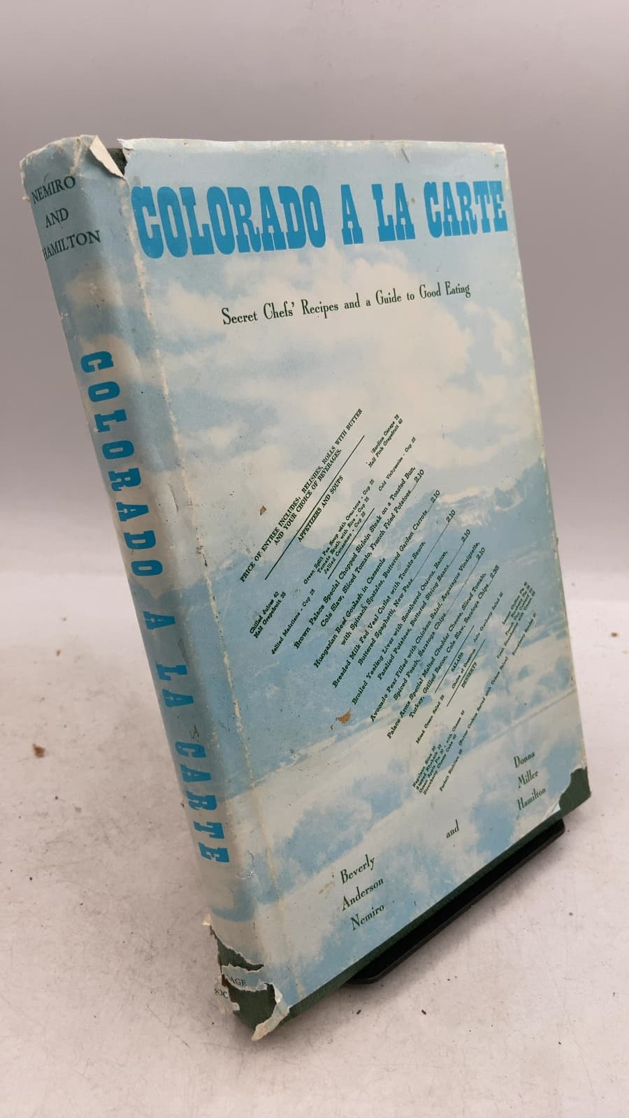 Colorado a la Carte: Secret Chefs' Recipes and a Guide to Good Eating by Beverly Anderson Nemiro and Donna Miller Hamilton - front cover