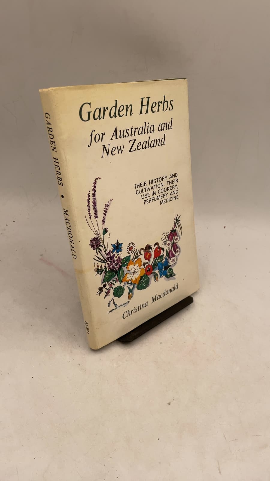 Garden Herbs for Australia and New Zealand by Christina Macdonald - front cover