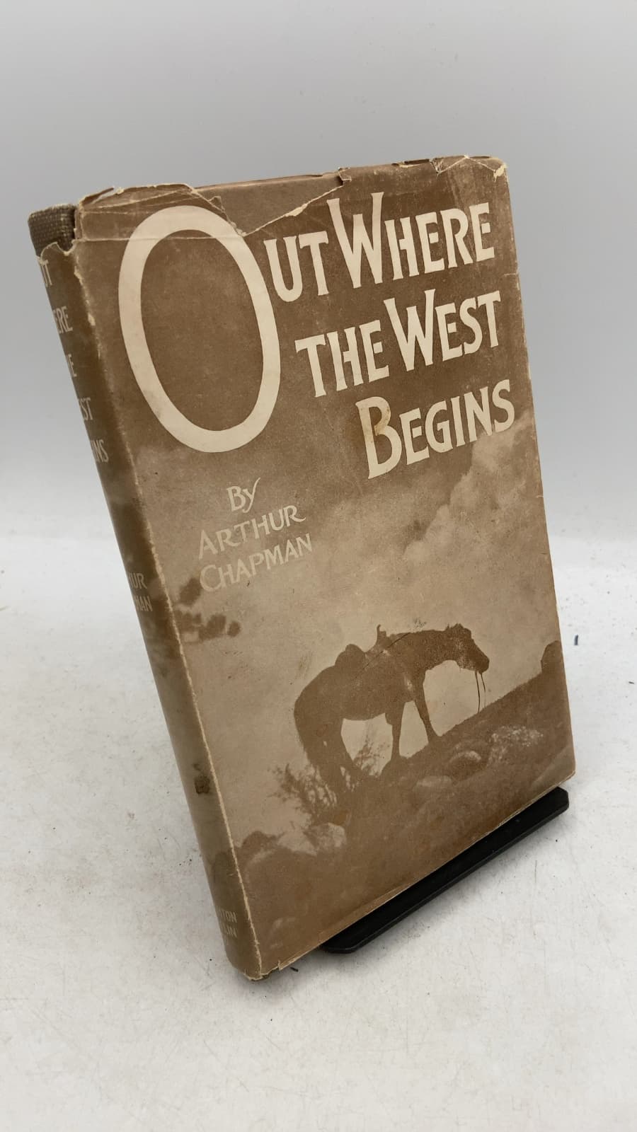 Out Where the West Begins: And Other Western Verses by Arthur Chapman - front cover