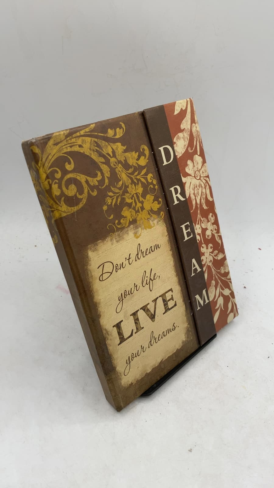 Don't dream your life, LIVE your dreams - front cover