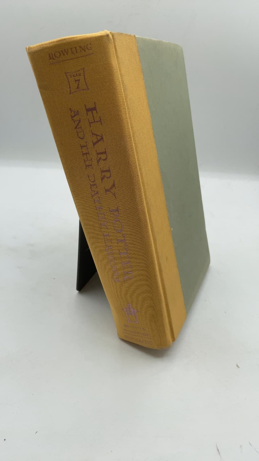 Harry Potter and the Deathly Hallows by J. K. Rowling - front cover