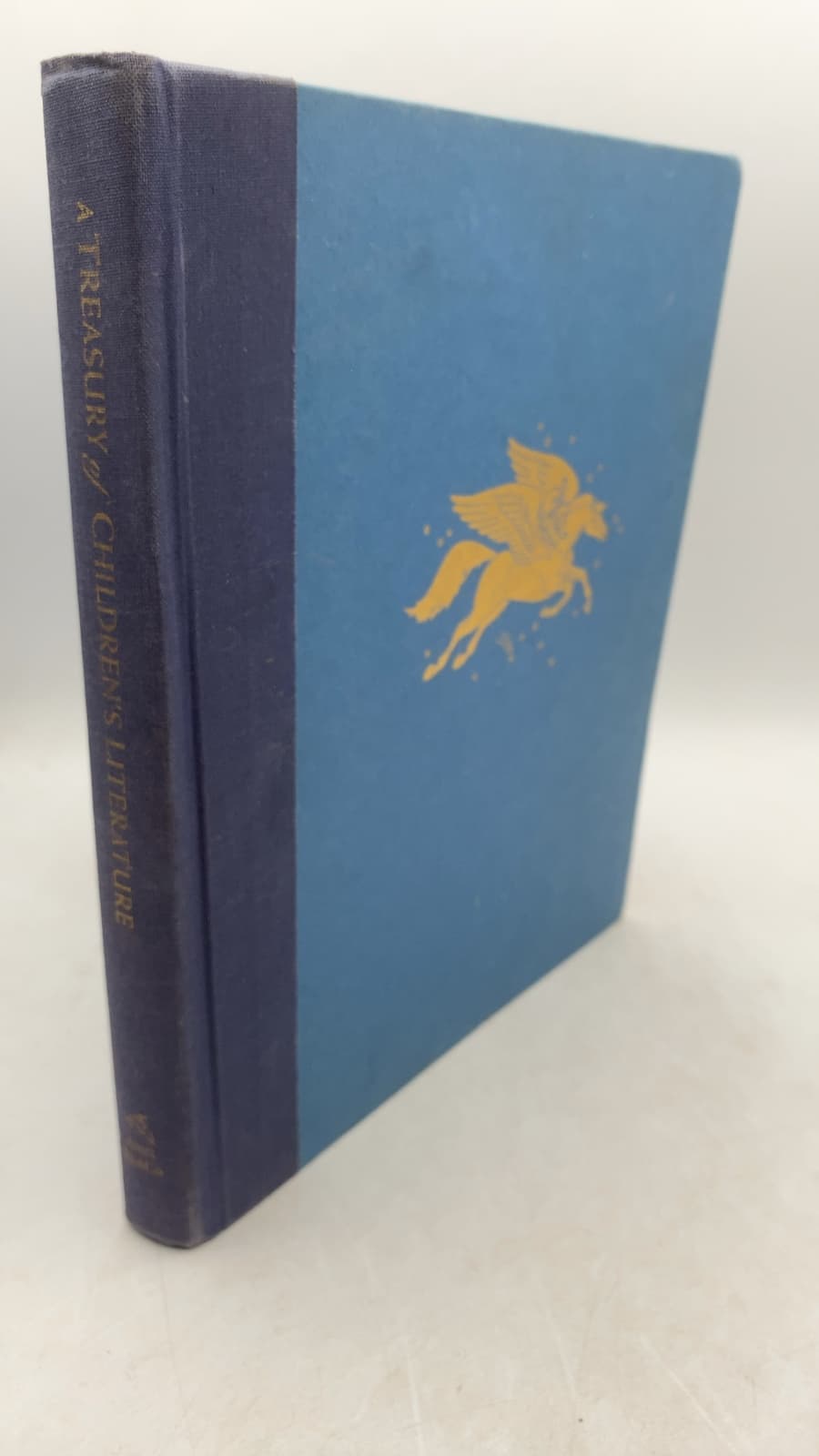A Treasury of Children's Literature by Edited by Armand Eisen - front cover