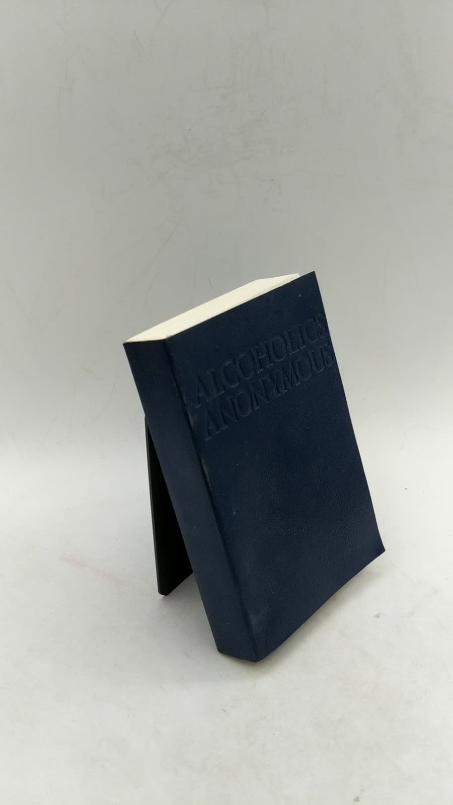 Alcoholics Anonymous: The Story of How Many Thousands of Men and Women Have Recovered from Alcoholism - front cover