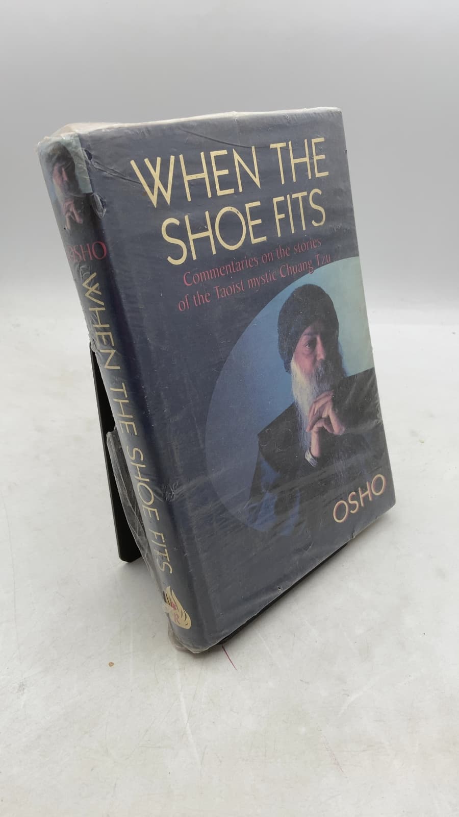 When the Shoe Fits: Commentaries on the stories of the Taoist mystic Chuang Tzu by Osho - front cover
