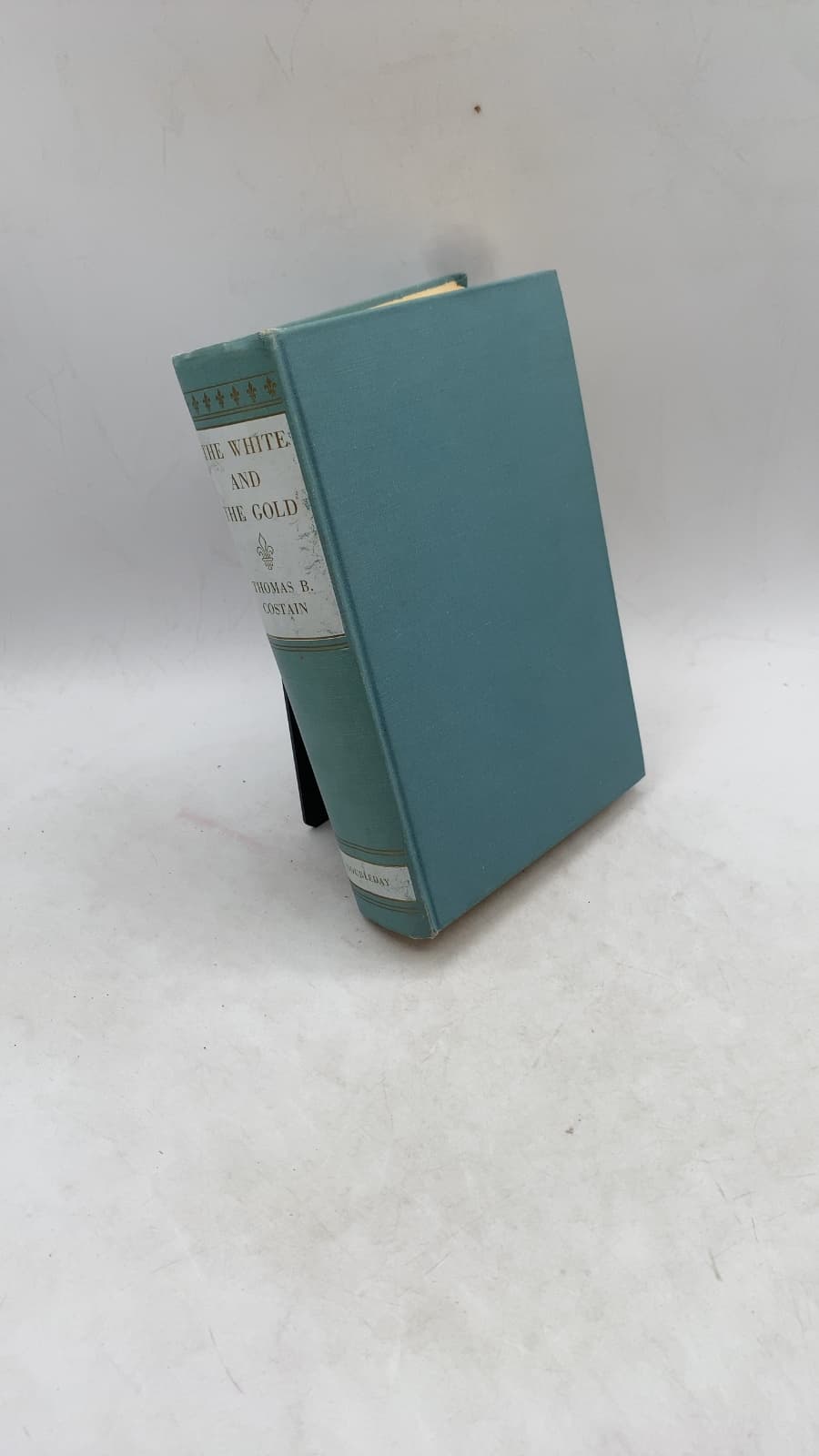 THE WHITE AND THE GOLD: The French Regime in Canada by Thomas B. Costain - front cover