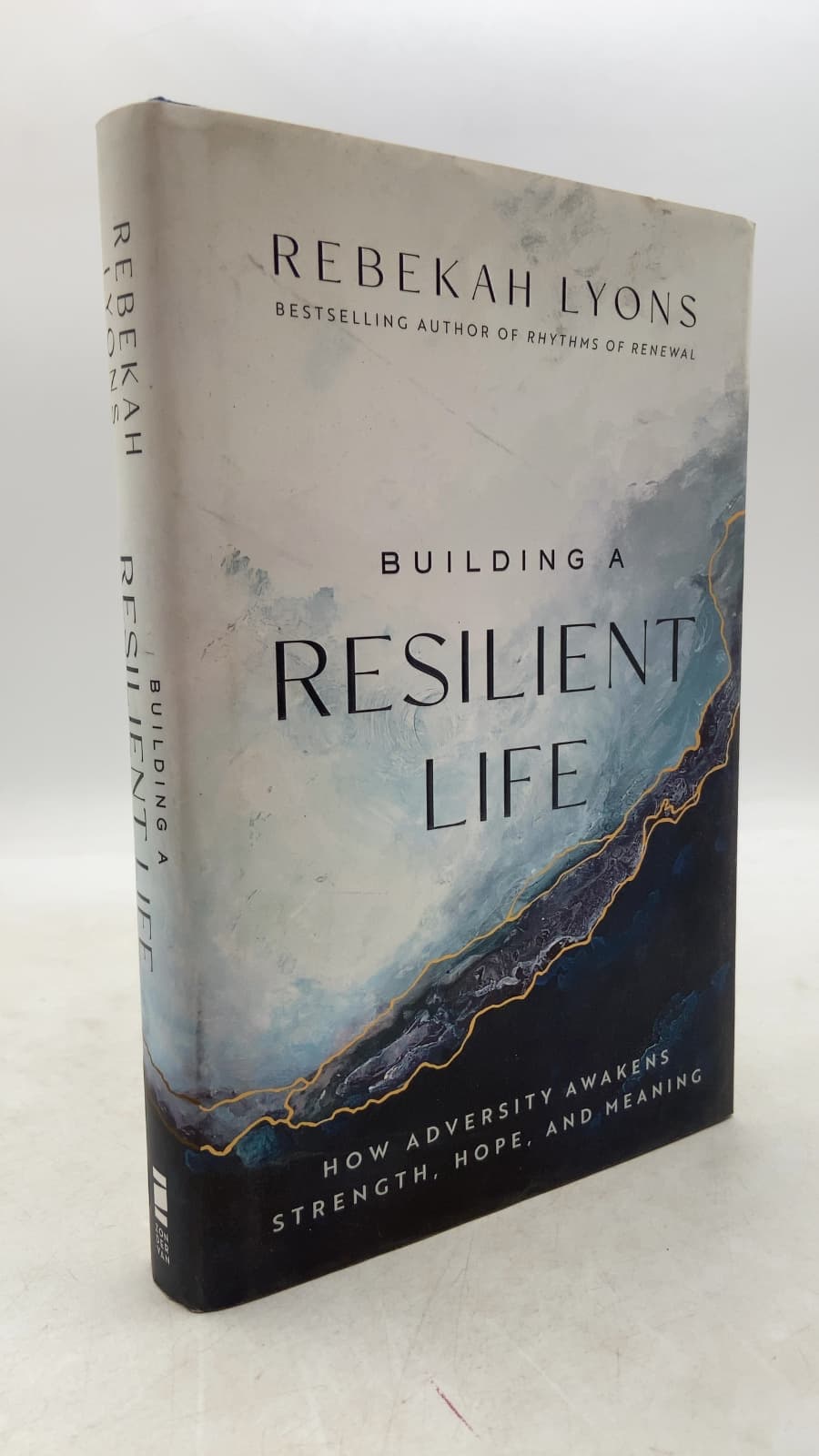 Building a Resilient Life: How Adversity Awakens Strength, Hope, and Meaning by Rebekah Lyons - front cover