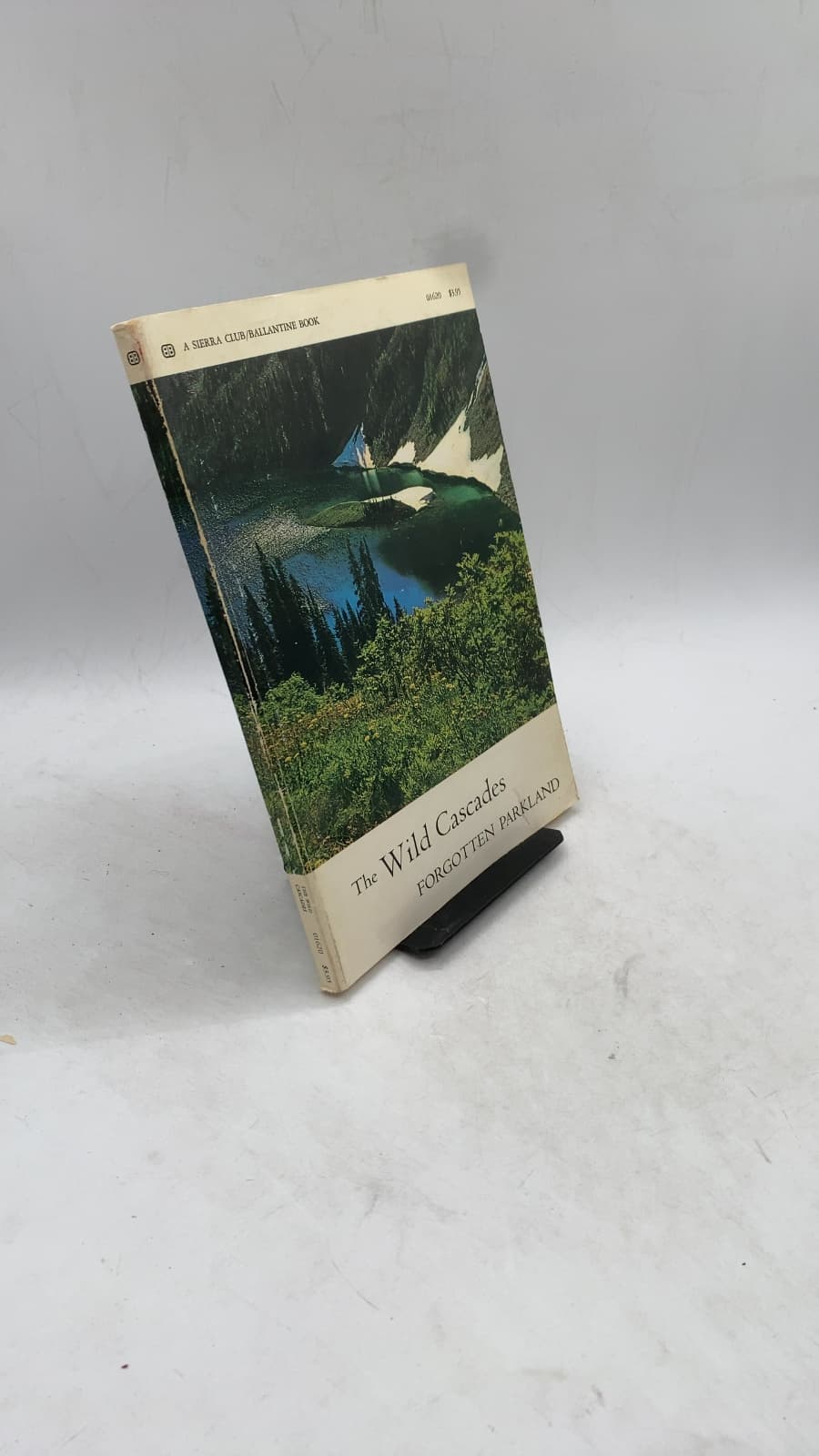 The Wild Cascades: Forgotten Parkland by Harvey Manning - front cover
