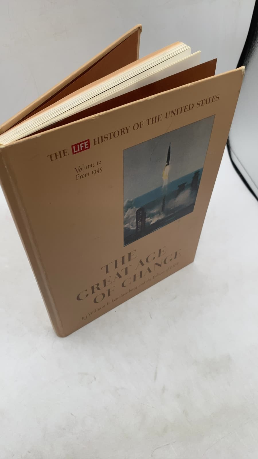 The Age of Change by William E. Leuchtenburg and the Editors of Time-Life Books - front cover