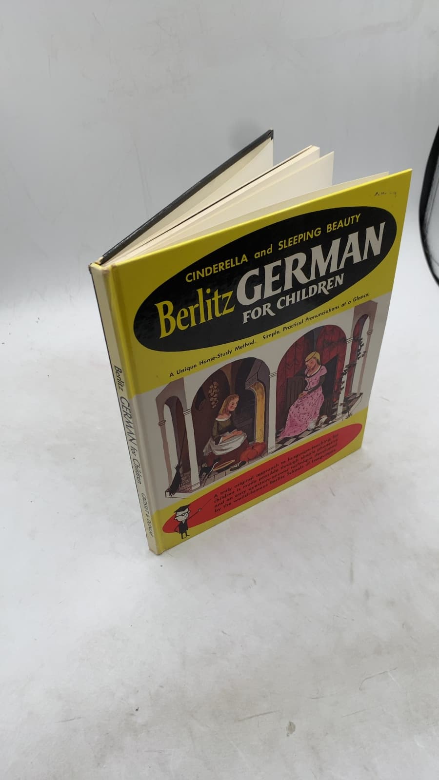Berlitz German for Children: Cinderella and Sleeping Beauty by Berlitz Schools of Languages - front cover