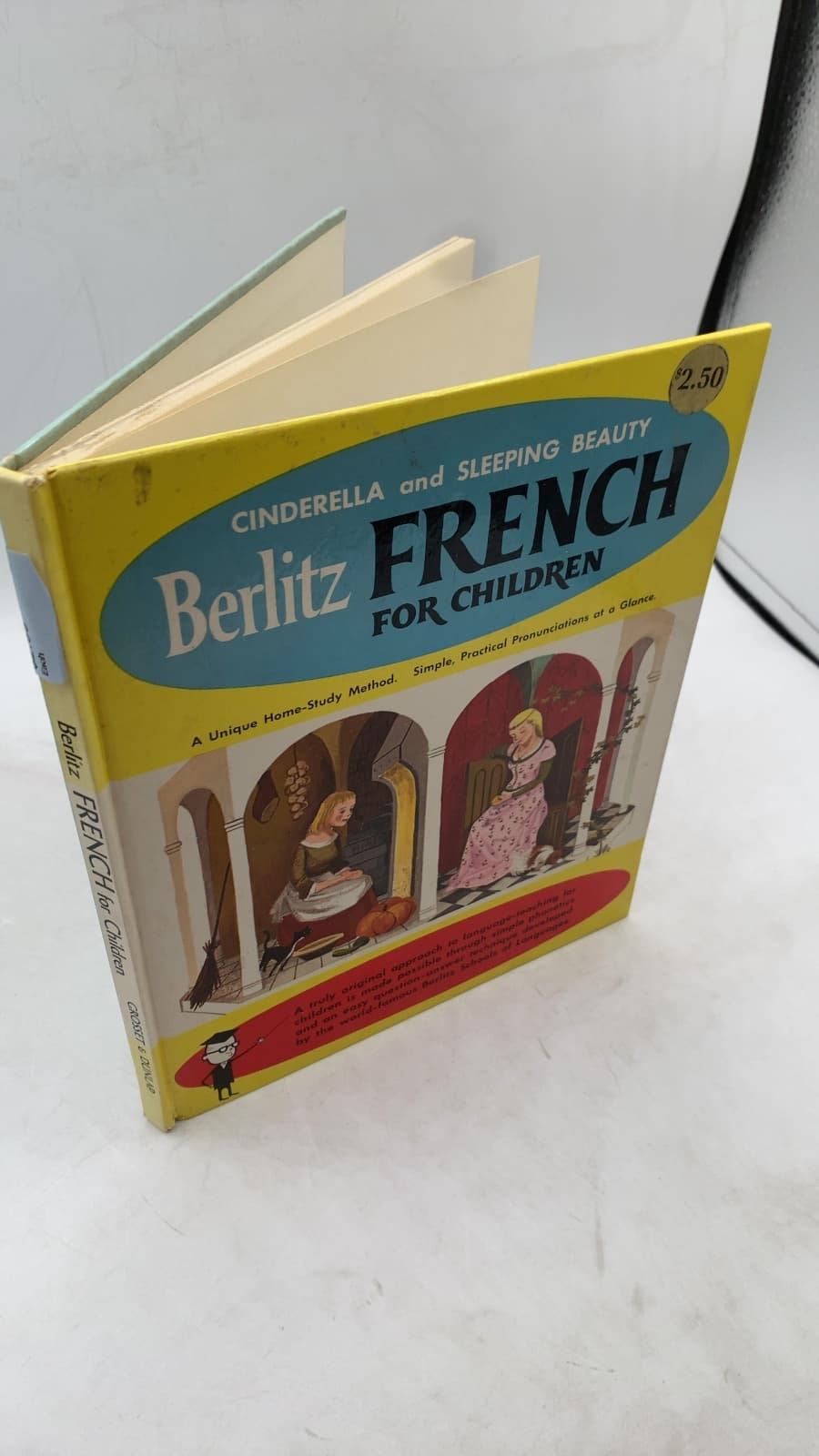 Berlitz French for Children: Cinderella and Sleeping Beauty by Robert Strumpen-Darrie and Charles F. Berlitz - front cover