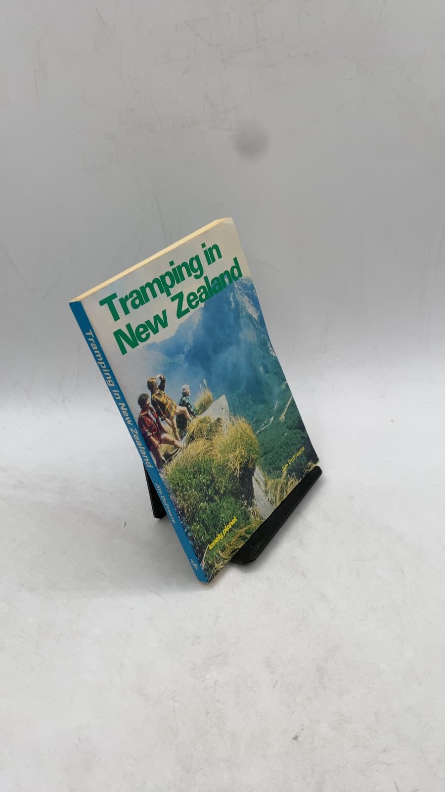 Tramping in New Zealand by Jim DuFresne - front cover
